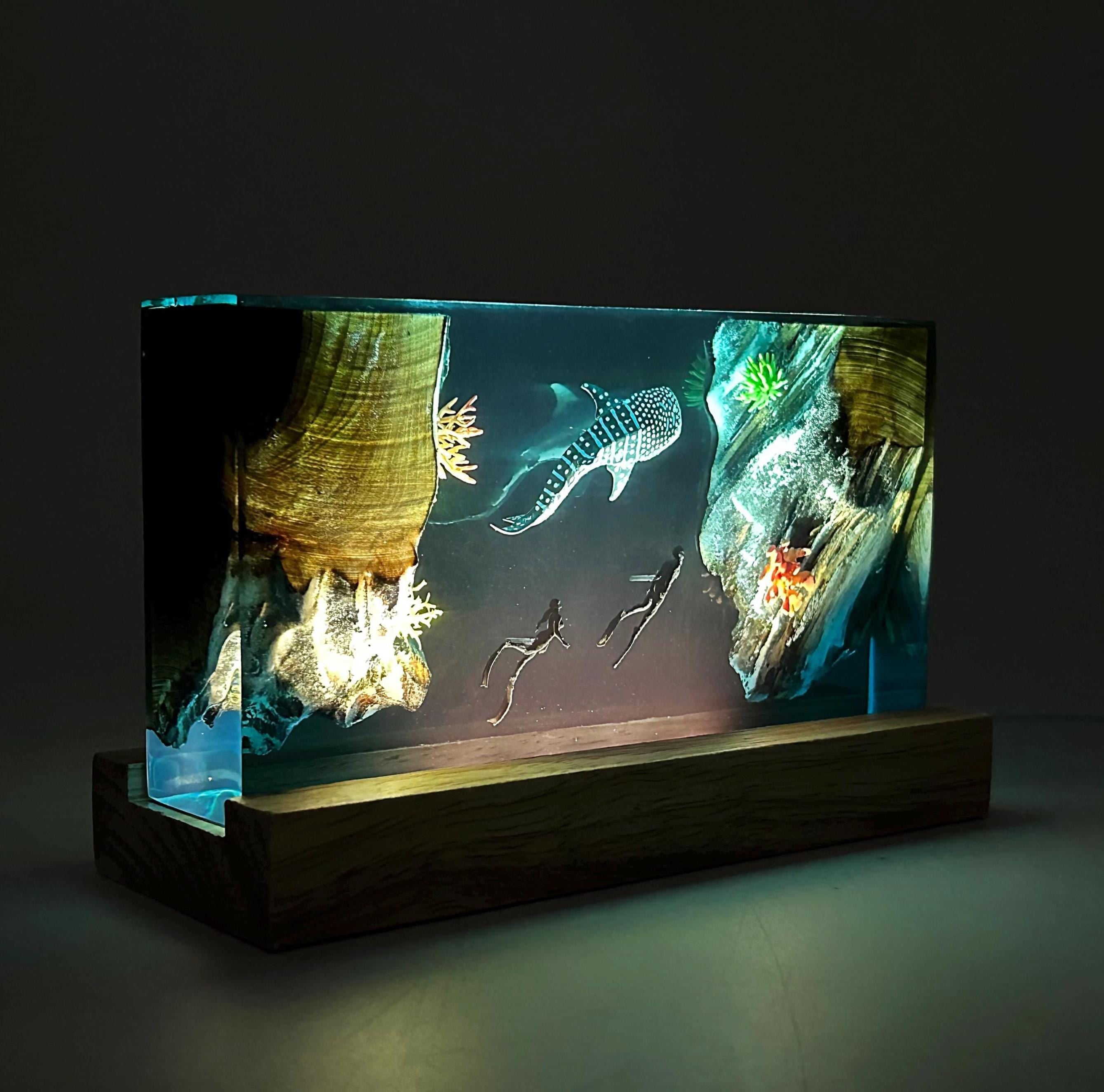 Whale Shark Resin Lamp, Ocean Scene, Divers, Wood Base Home Decor, Halloween Gifts, Christmas Gifts, Handmade Gifts for Kids, Divers Crafts