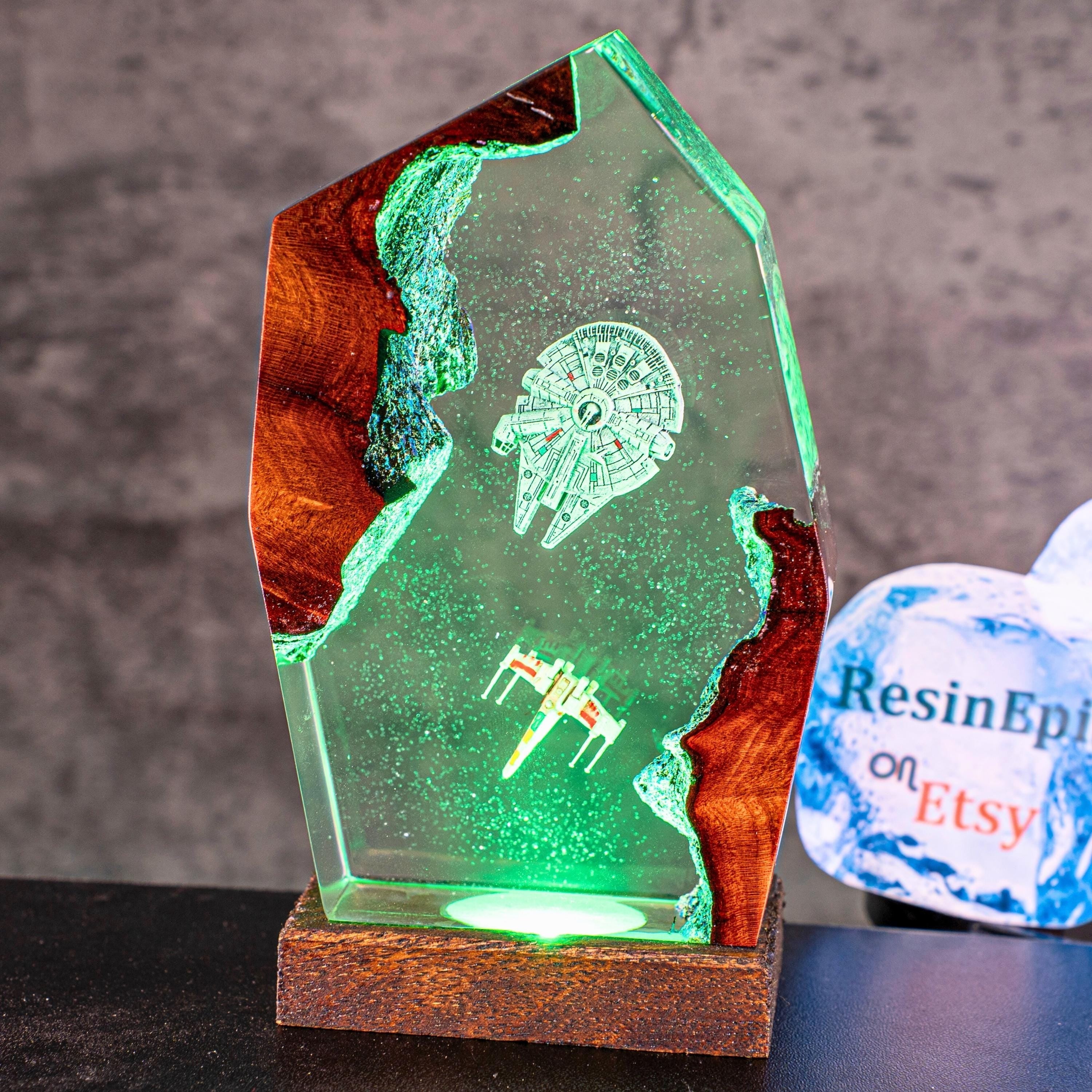 Star Trek USS Voyager NCC-74656 resin night light, Millennium falcom resin lamp, star trek model, science fiction spaceship, Sci-Fi Lamp