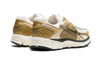 Zoom Vomero 5 WMNS "Metallic Gold" HF7723 001