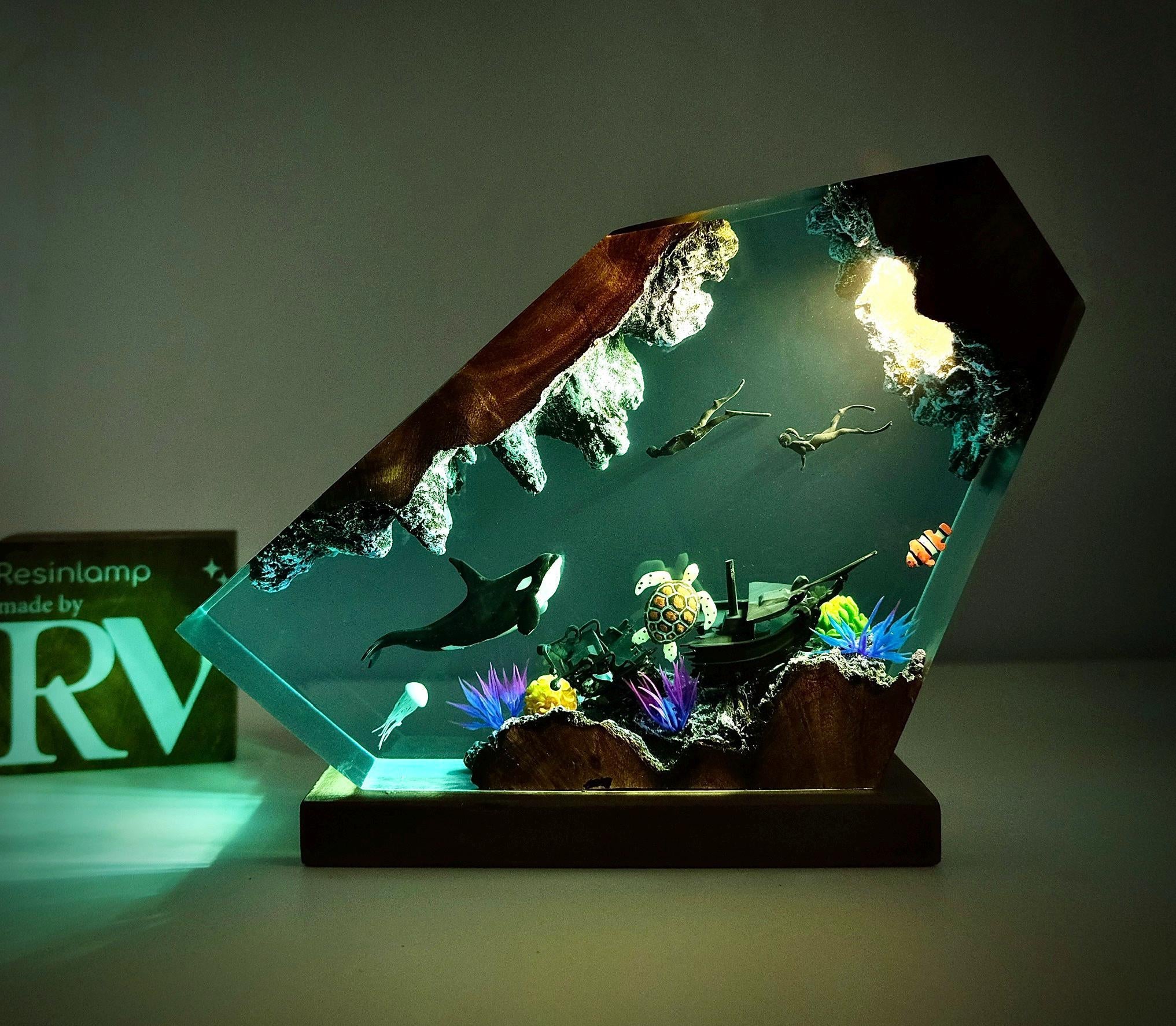 Handmade Orca Whale Resin Lamp, Ocean Diorama Night Light, Resin Wood Art Lamp, Personalized Night Light, Christmas gift