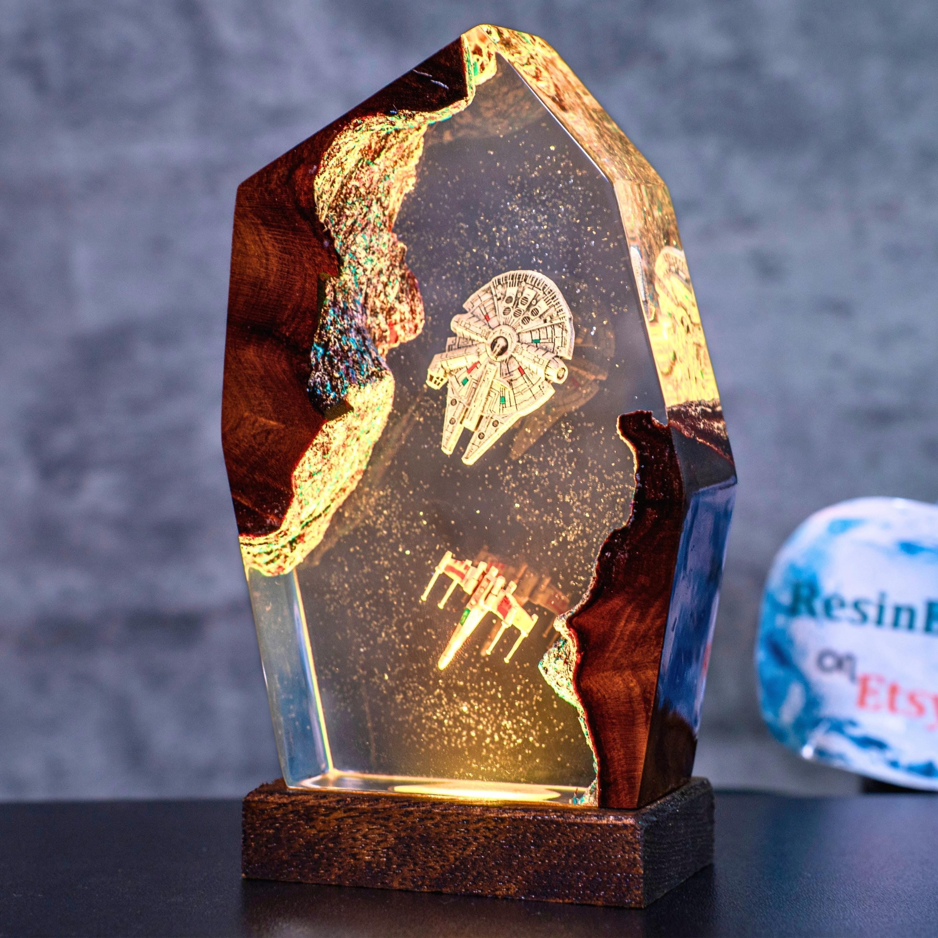 Star Trek USS Voyager NCC-74656 resin night light, Millennium falcom resin lamp, star trek model, science fiction spaceship, Sci-Fi Lamp