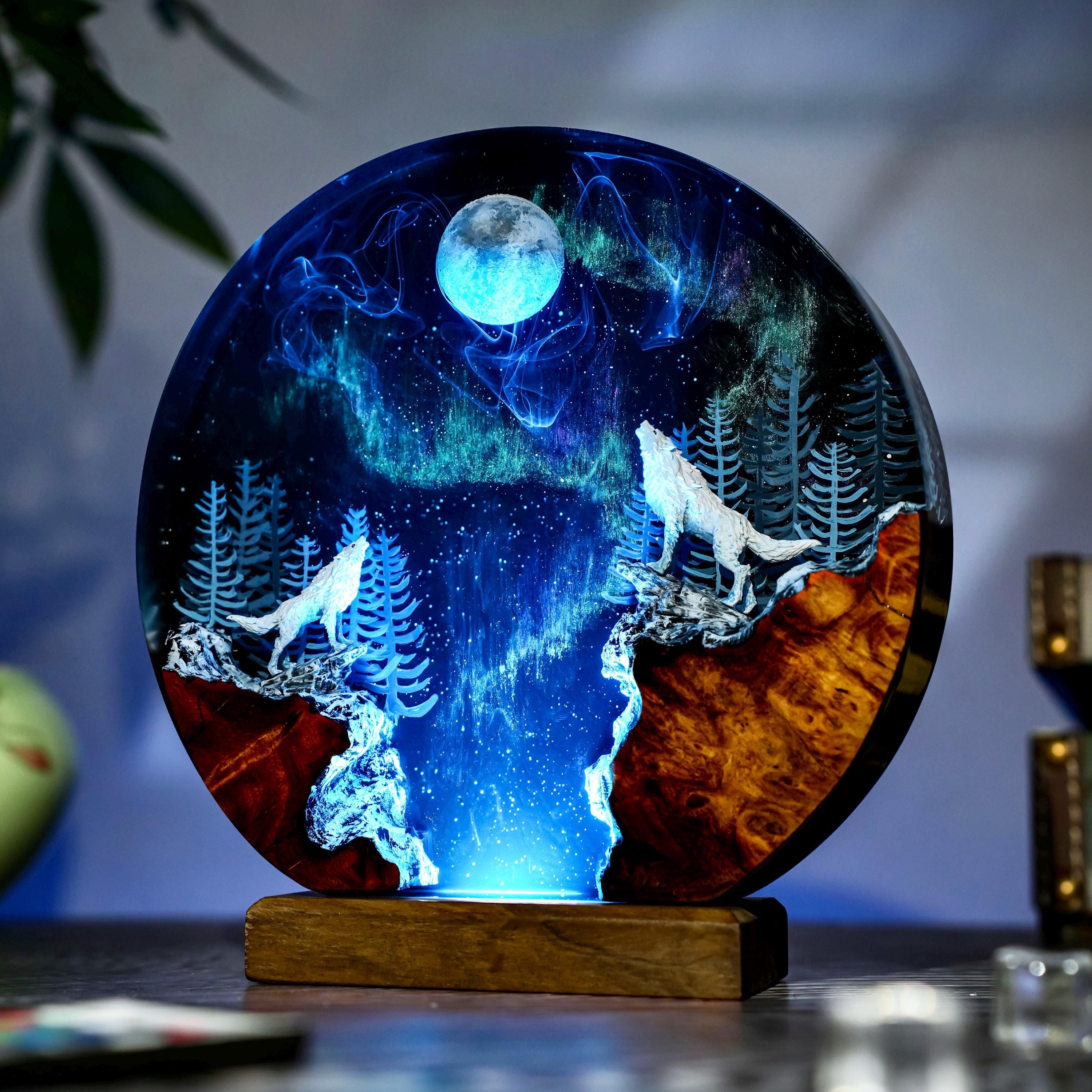 Handmade Aurora Wolf Moon Lamp, Howling Wolf Northern Lights, Unique Handmade Gift for Room Decor, Resin Night light gift